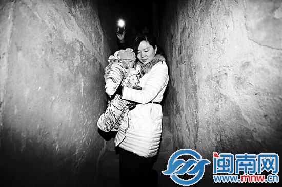 民警解救出一名不到一岁的女婴