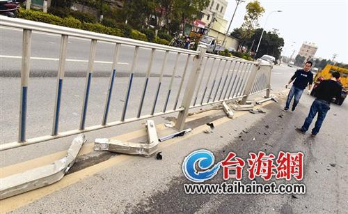 钢条插入车内司机身亡