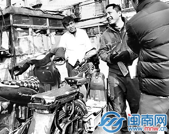 电动车撞伤大奔 没想到“不用你赔”