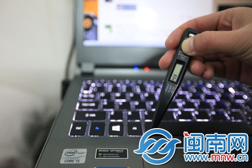 插了电源，电笔电压值显示为12v~36v