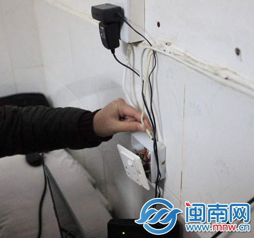 苏先生家的三孔插座没有接地线