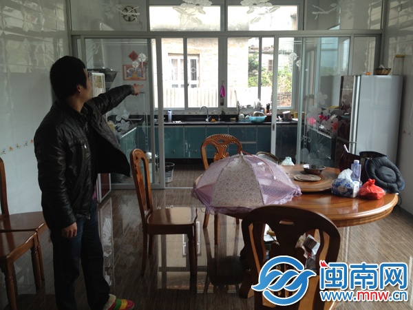 3名歹徒从这扇窗户入室抢劫