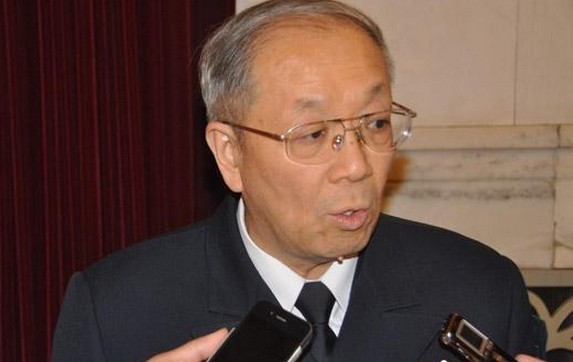 全国政协委员尹卓接受采访（人民网记者 孟哲 摄）