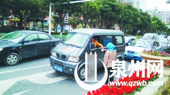 有利可图也是拦车乞讨屡禁不止的原因之一