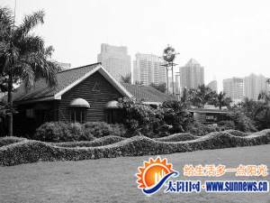 当年，它挡住了湖光，占住了绿地。