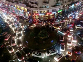 石狮德辉广场东门停车场旁边路段经常堵车