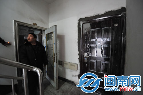 三楼楼道上被多开了一道门