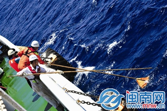 中国海军舰艇搜救马航失联飞机记者见闻