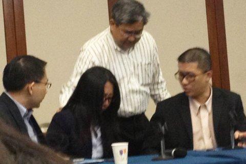 马航翻译被问哭