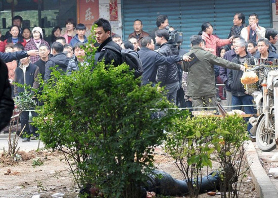 长沙伍家岭街头砍人现场4