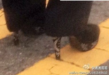 女交警穿高跟鞋执勤