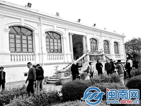 专家在考察原英国领事馆