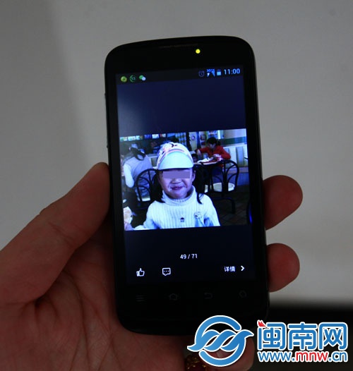 小静美丽的笑容只存于小姨的手机里