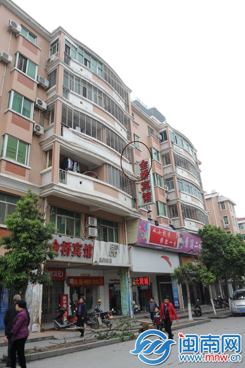事发楼房间