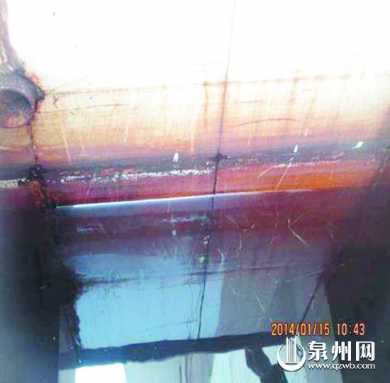 在华夏花园，锈水直接流入水池