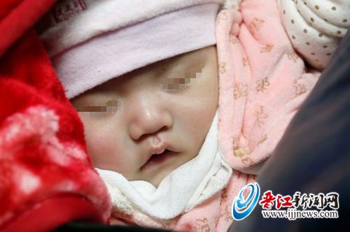 熟睡着的女婴非常可爱