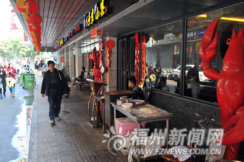 烧饼摊点摆在人行道上