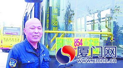 854路公交车司机高强。