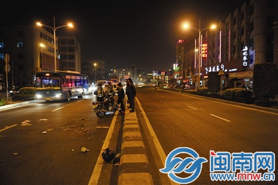 民警现场调查取证