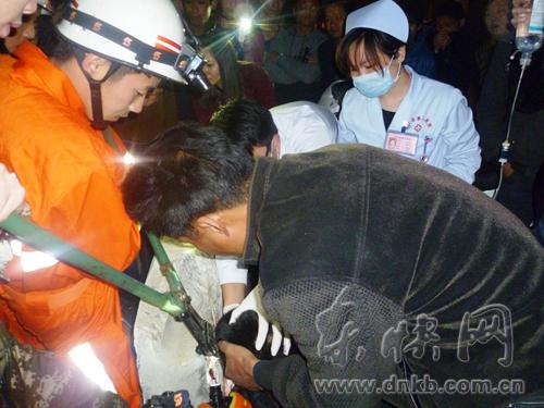 水泥墩上14毫米直径钢筋插入骑手头部