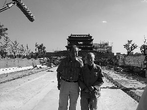永定门城楼复建竣工后，93岁高龄的侯仁之在王世仁的 