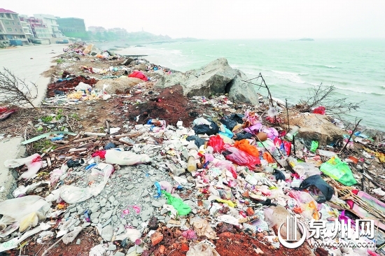 海堤垃圾泛滥