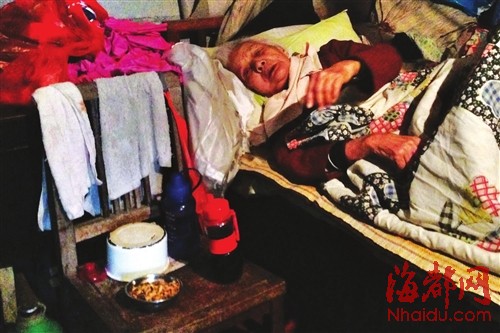 莆田一九旬老母卧病在床 四个儿子却都不待见