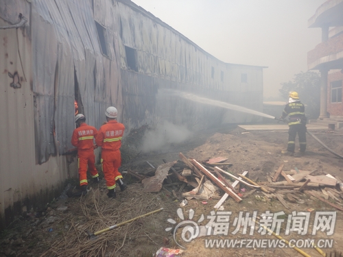 仓山区城门镇下洋村一纸厂突然失火