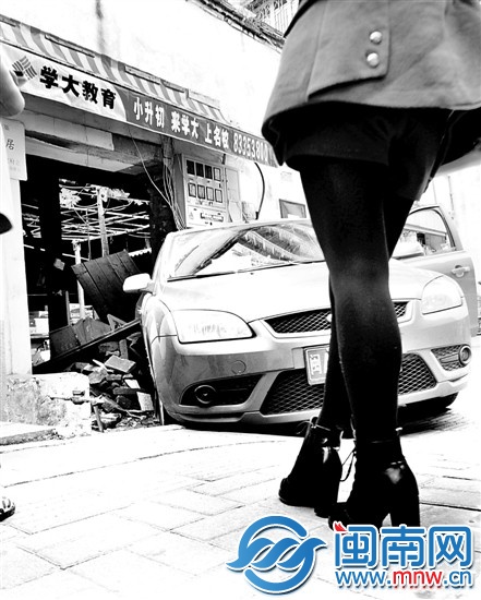 女司机的高跟鞋可能和引起事故有关
