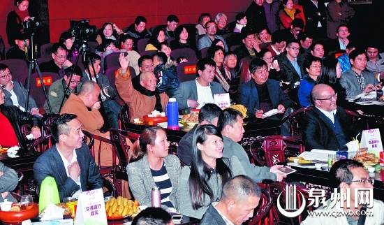 开元寺方丈道元大和尚不仅为慈善义卖捐字画，还数次 