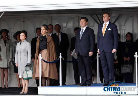 习近平和夫人彭丽媛与荷兰国王和马克西玛王后友好交 