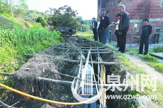 男童可能是从这里掉下水沟的