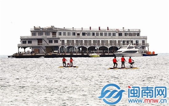 三亚景区现“海上高档会所”