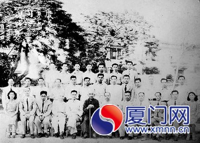 1948年法律系毕业照，何永龄（二排左六），陈宜祥（ 