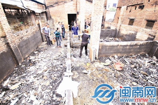 养鸽场失火数千鸽子被烧焦