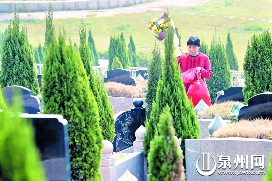 在宏福园，昨日前来祭扫的市民并不多