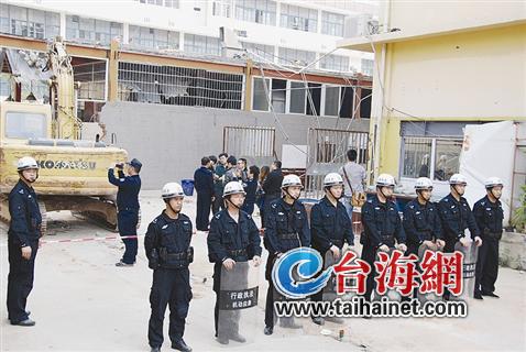 区领导亲自带队拆除4处