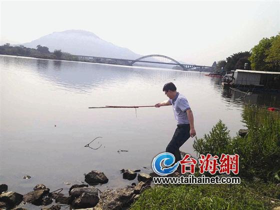 李世宏就是用这竹竿救人的