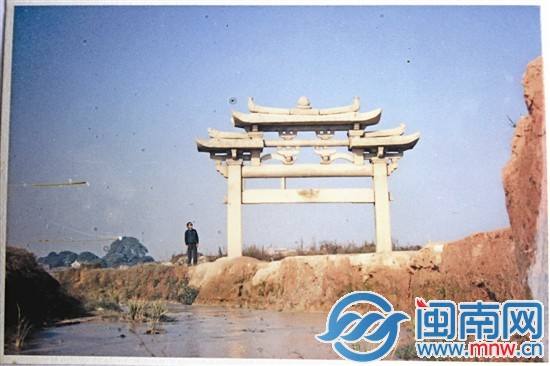 上世纪90年代，周围开始建厂