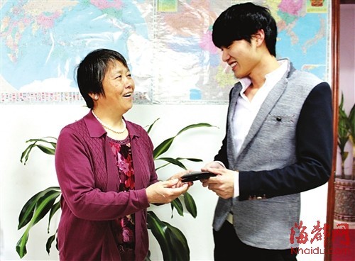 莆田六旬老太公园里捡到钱包 登启事寻找失主