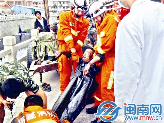 工人被救出时，已没有了意识