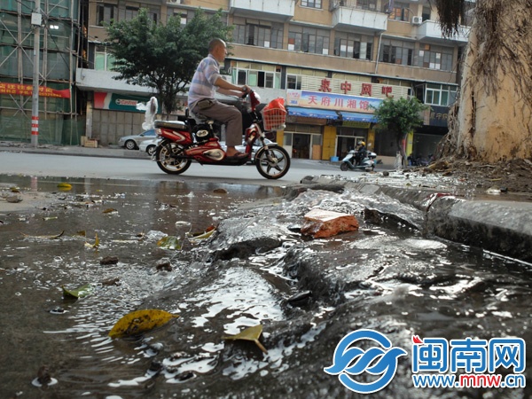 水管爆裂