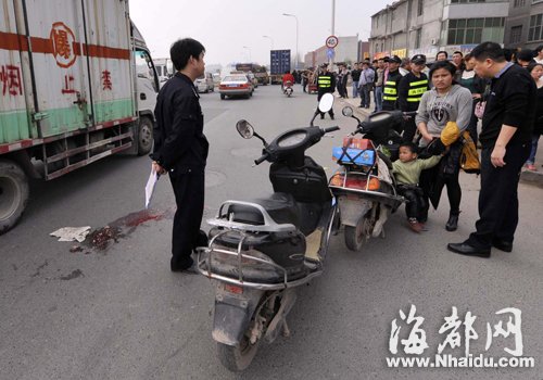 福州货车撞电动车惨烈车祸1