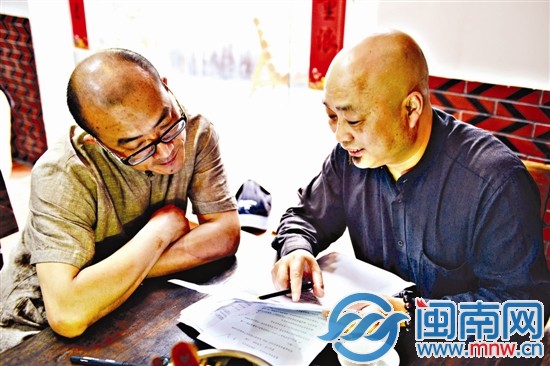 吴素明与张加荣评点小记者稿子