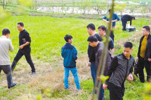 四川一民警丢枪8天后被寻回1