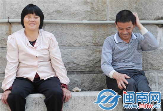 两个人就这样，如静默电影一般生活了二十几年