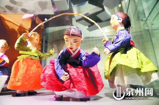 光州市政府大厅的宣传馆集中展示特色文化产品