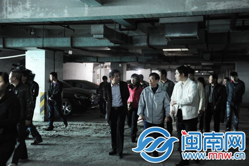 许文贵带队走访汉唐天下地下停车库等公共区域