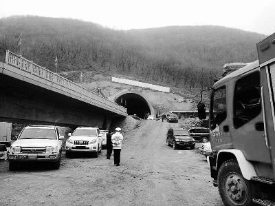 吉林吉珲高铁在建隧道坍塌