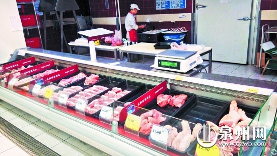 泉州市一家超市的猪肉专柜
